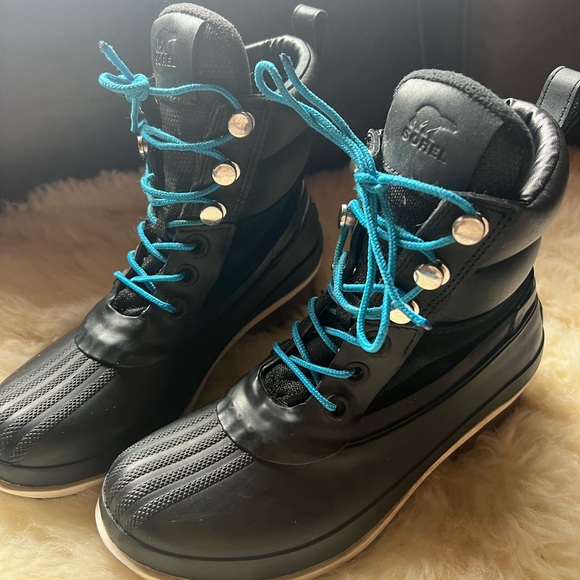 Sorel Black Mini Winter Boots 7.5 - Picture 3 of 5